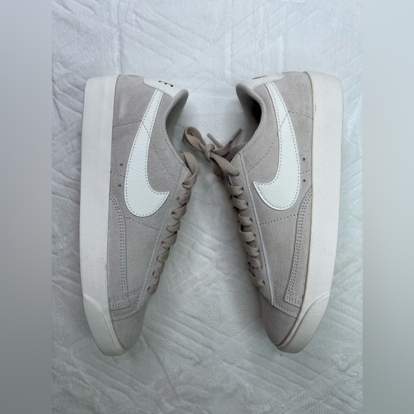 17: Womens Nike Blazer Low SD (sand / white suede) Size 6.5 - Picture 6 of 10